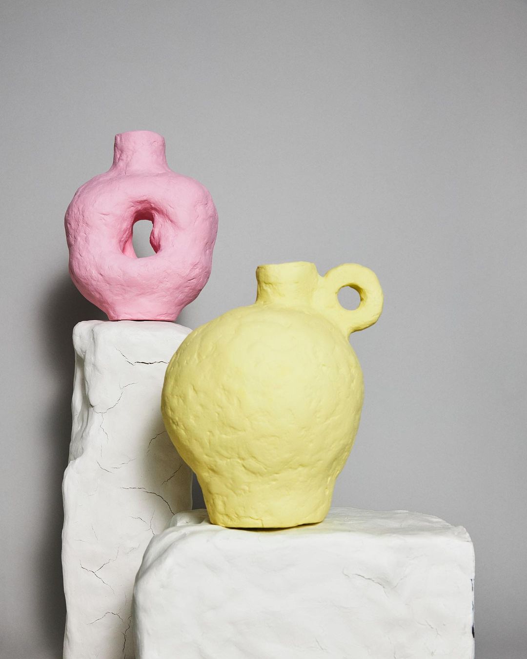 vase papier mâché rose jaune Jacqueline de la Fuente © The Ode To