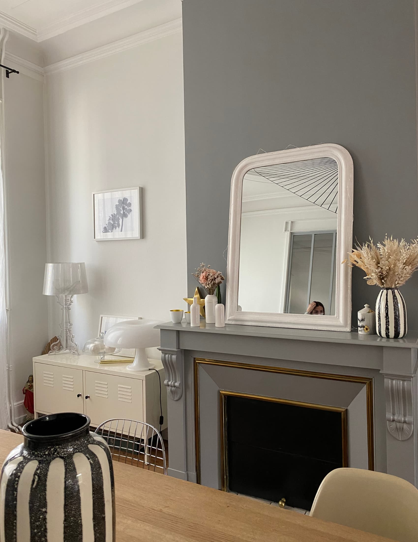 hometour cheminée grise miroir blanc