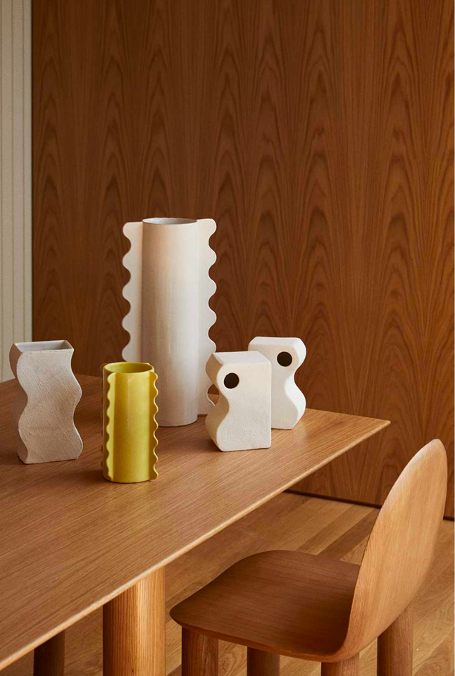 Sarah Ellison Studio détails vases vagues blancs
