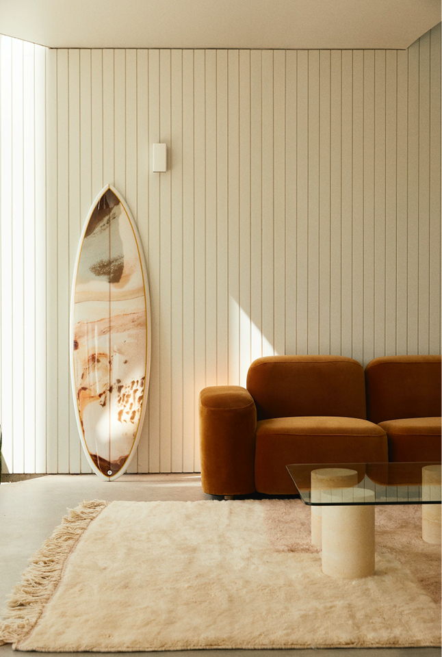 Sarah Ellison Studio canapé planche surf art tapis