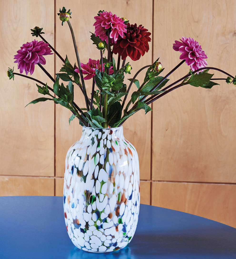 vase fleur tacheté blanc © HAY
