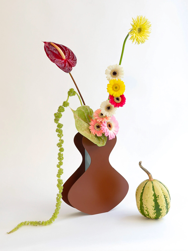 Hattie Molloy vase marron fleur fruit