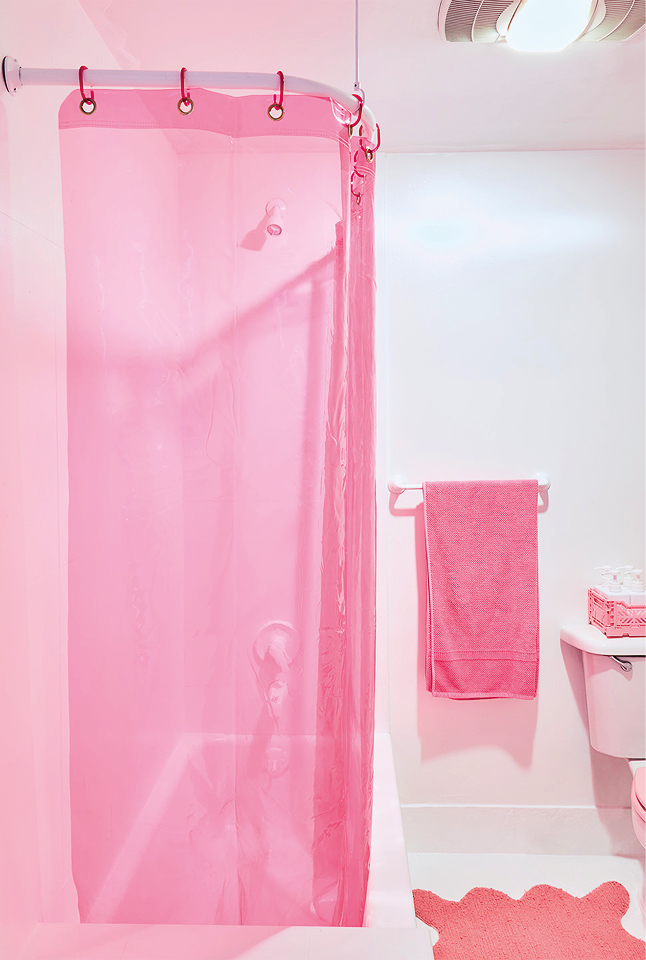 Chez Sophie Collé salle de bain détails roses