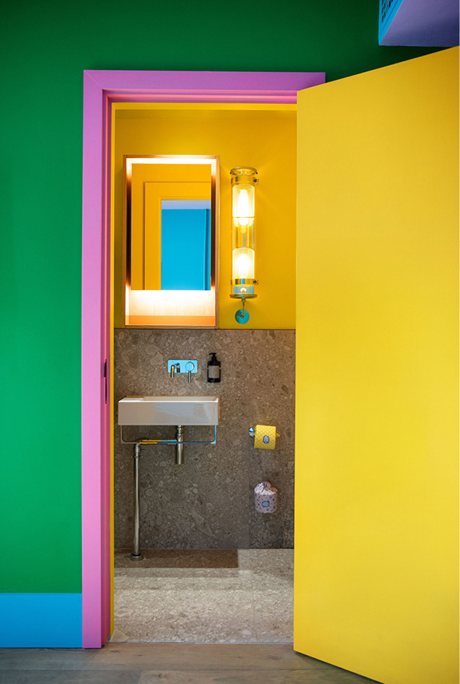 Yinka Ilori x Lick - détail salle de bain colorée